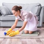 Taylor & Brown Waterproof Kneeling Pad for Garden or Bath, 5.5cm Thick Soft Foam Kneeler Mat for Gardeners Knee Support or Bathtub Bathing Baby with Carry Handle (Grey) - Image 3