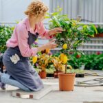 Taylor & Brown Waterproof Kneeling Pad for Garden or Bath, 5.5cm Thick Soft Foam Kneeler Mat for Gardeners Knee Support or Bathtub Bathing Baby with Carry Handle (Grey) - Image 2