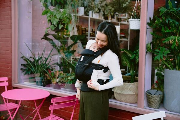 Ergobaby Omni Breeze Carrier for Newborns, from Birth to 20.4 kg, 4 Positions, SoftFlex Mesh, Ergonomic Baby Front-Inward and Back Carry Position, Onyx Black - Image 3