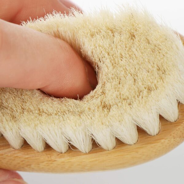 com-four® Baby brush and baby comb from 0 months for newborns and toddlers - Baby hair brush made of bamboo with soft sheep's wool (Comb + hairbrush - sheep) - Image 4