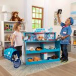 Melissa & Doug Wooden Animal Care Vet Activity Centre | Pretend Play | Vet Set for Kids | Large Vet Playset | Role Play Shop | Age 3+ | Gift for Boy or Girl - Image 2