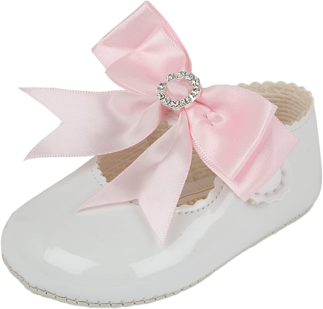 61XIdyWBJ3L._AC_SL1500_.jpg EARLY DAYS Baypods, Baby Girls Shoes, Soft Soled Pre Walker Shoes, Diamante Bow, Soft Faux Leather Baby Shoes, Made in England - Image 1